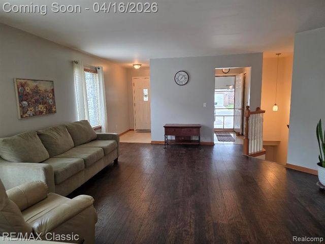 3909 Sunflower Lane, Warren, MI 48091