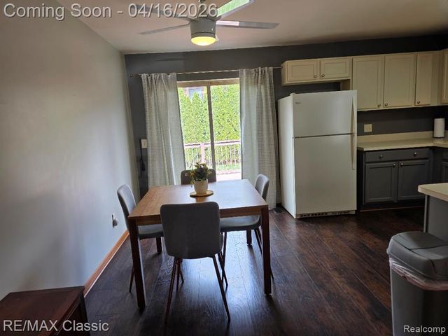 3909 Sunflower Lane, Warren, MI 48091