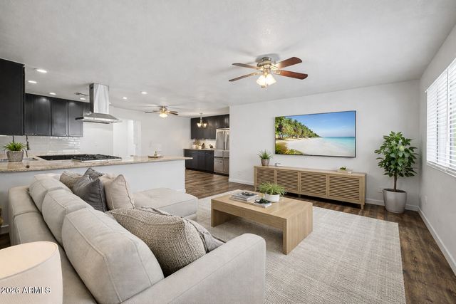 2801 E ANGELA Drive, Phoenix, AZ 85032