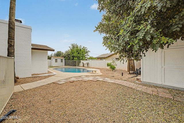 2801 E ANGELA Drive, Phoenix, AZ 85032