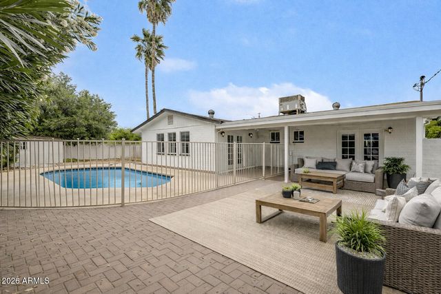 2801 E ANGELA Drive, Phoenix, AZ 85032