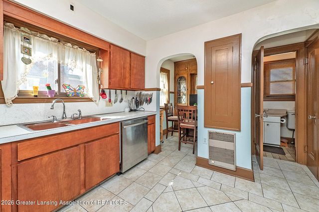 524 Everett Drive, Lansing, MI 48915