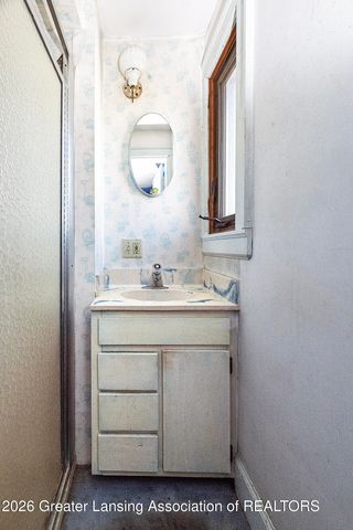 524 Everett Drive, Lansing, MI 48915