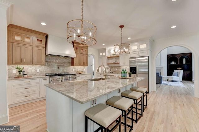 7060 Redcliff Court, Suwanee, GA 30024