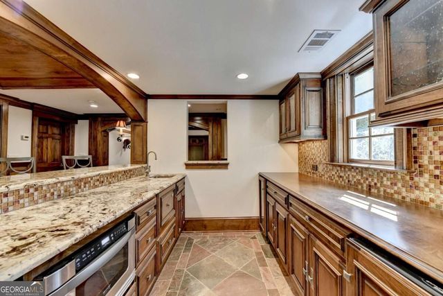 7060 Redcliff Court, Suwanee, GA 30024