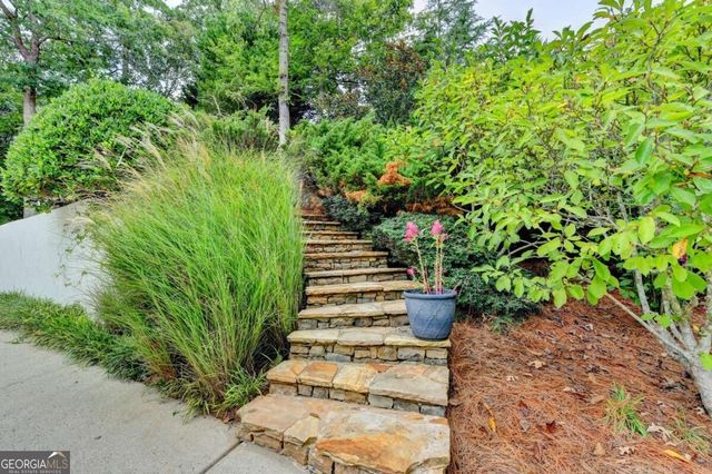7060 Redcliff Court, Suwanee, GA 30024