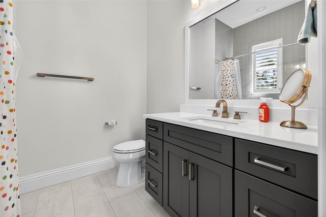 4015 W ZELAR STREET, Tampa, FL 33629
