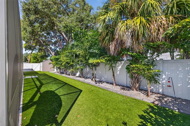 4015 W ZELAR STREET, Tampa, FL 33629