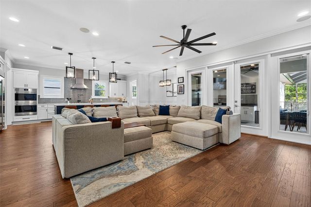 4015 W ZELAR STREET, Tampa, FL 33629