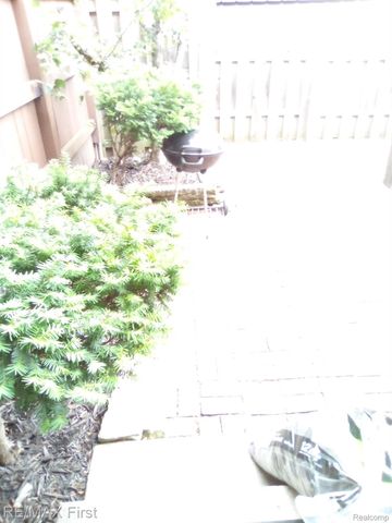 25311 Greenbrooke Drive, Southfield, MI 48033