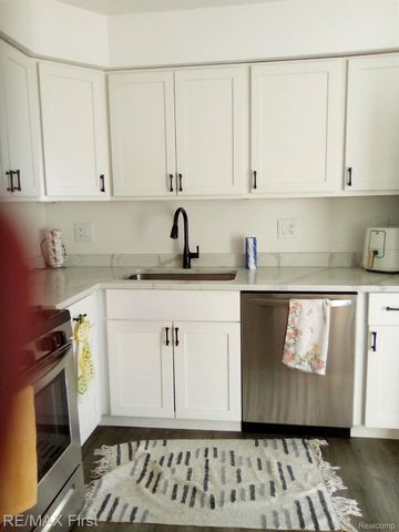 25311 Greenbrooke Drive, Southfield, MI 48033