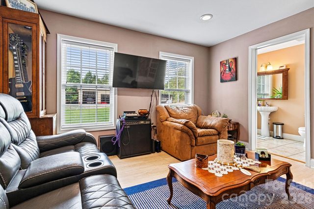 6051 Pointe West Lane, Vale, NC 28168