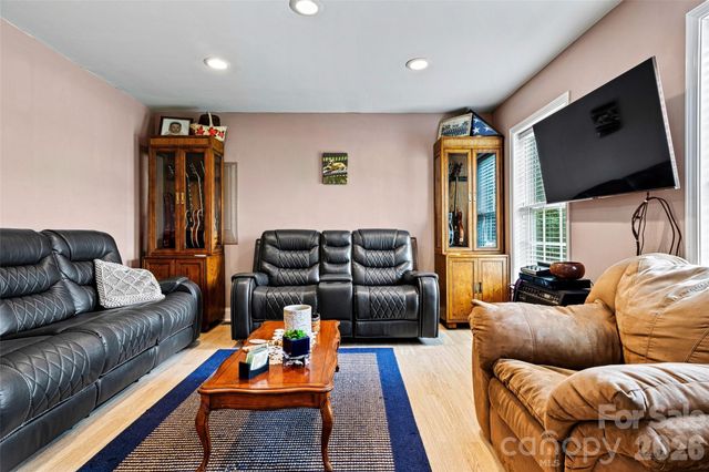 6051 Pointe West Lane, Vale, NC 28168