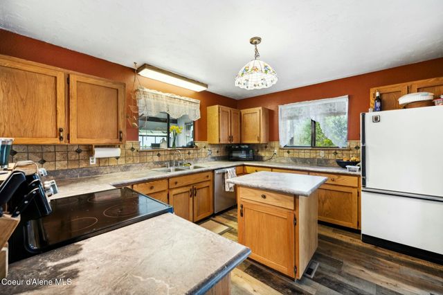 457619 S US-95, Careywood, ID 83809