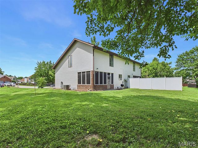 6 Pebble Court, Edwardsville, IL 62025