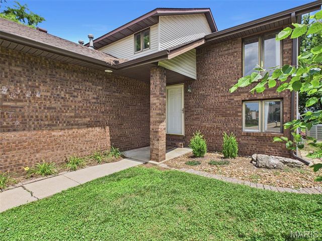 6 Pebble Court, Edwardsville, IL 62025