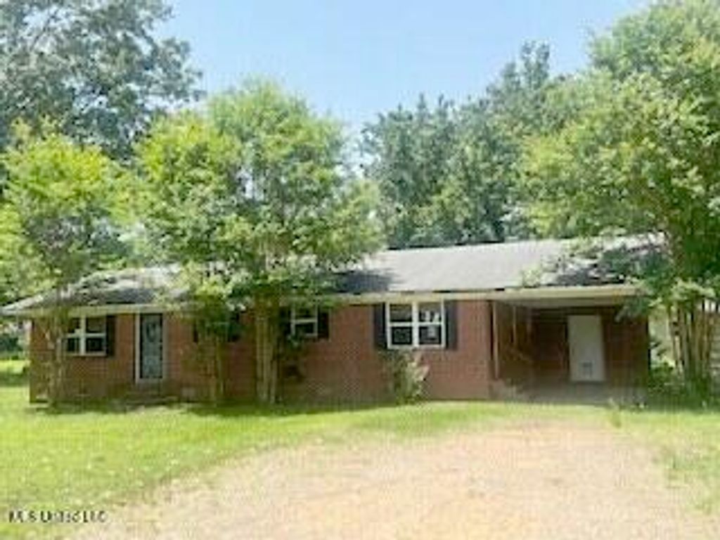 5685 Carrollton Road, Grenada, MS 38901