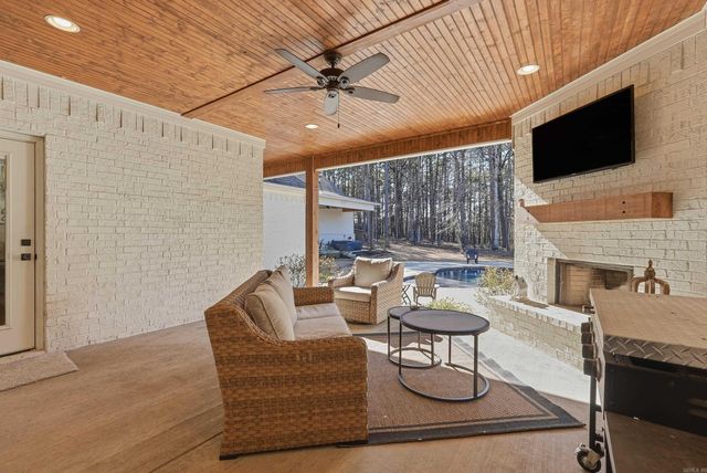 5048 Westridge Cir, Benton, AR 72019