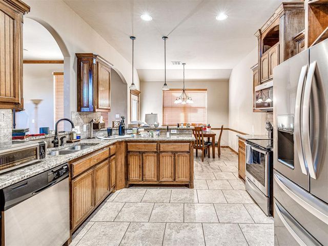 720 Carol Ann Place, Moore, OK 73160