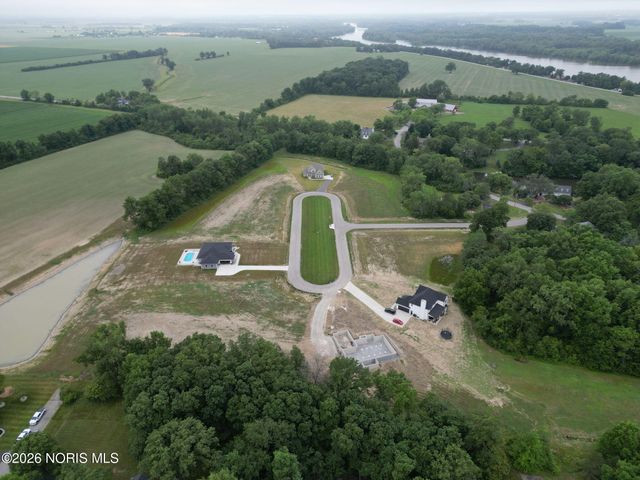 135 Coach House Loop, Bowling Green, OH 43402