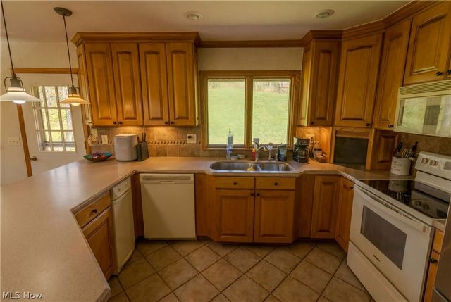 100 Crestwood Circle, Marietta, OH 45750