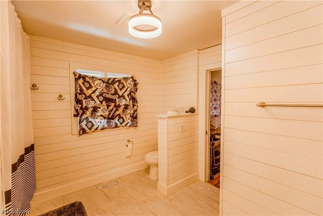 100 Crestwood Circle, Marietta, OH 45750