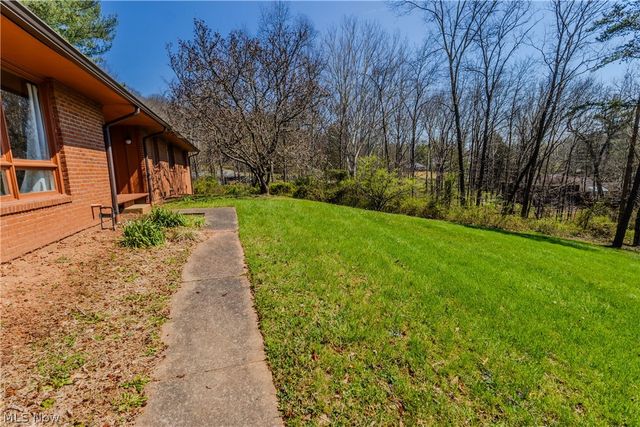 100 Crestwood Circle, Marietta, OH 45750