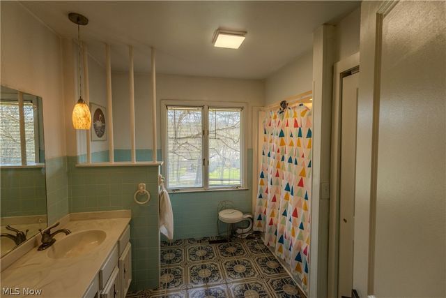 100 Crestwood Circle, Marietta, OH 45750