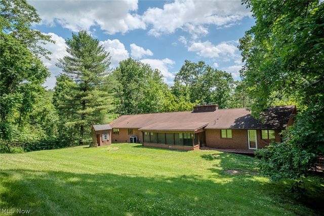 100 Crestwood Circle, Marietta, OH 45750