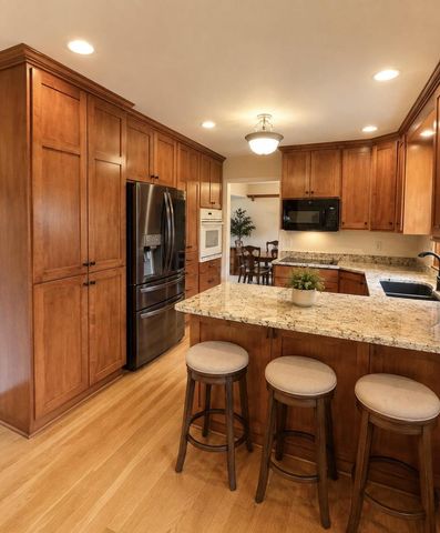 W275 N4880 S Courtland Circle, Pewaukee, WI 53072