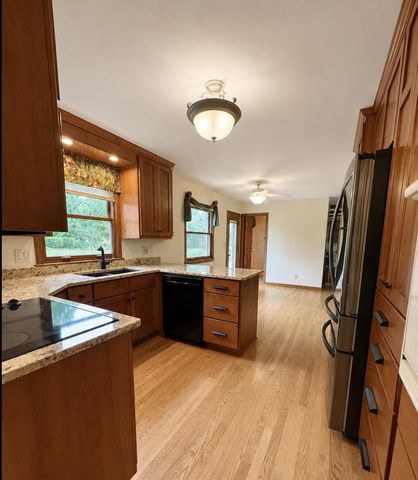 W275 N4880 S Courtland Circle, Pewaukee, WI 53072