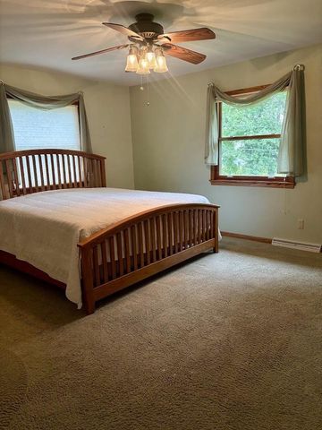 W275 N4880 S Courtland Circle, Pewaukee, WI 53072