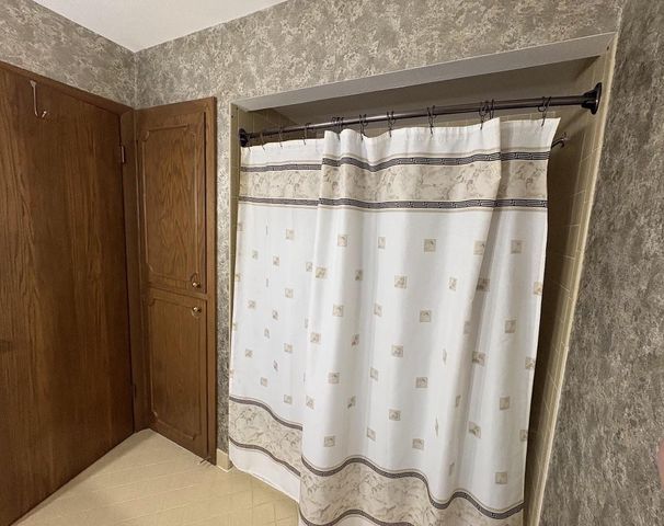 W275 N4880 S Courtland Circle, Pewaukee, WI 53072