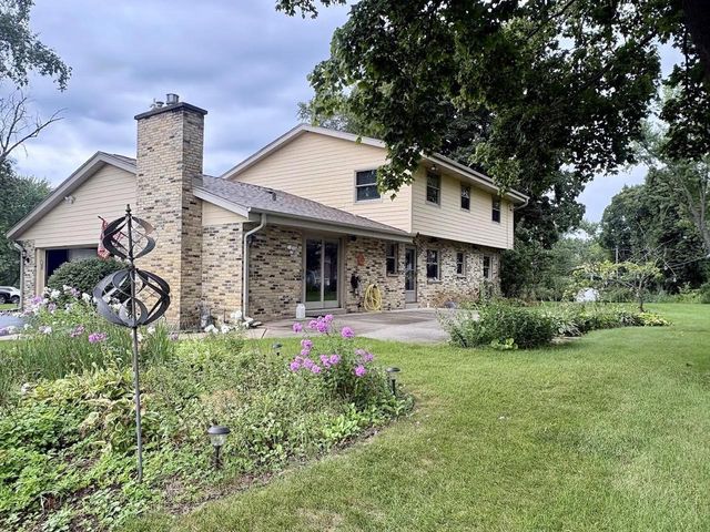 W275 N4880 S Courtland Circle, Pewaukee, WI 53072