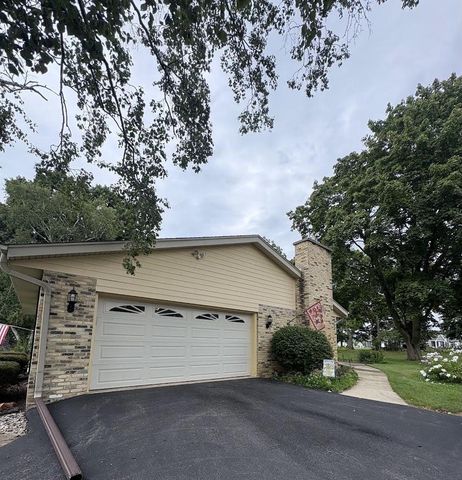 W275 N4880 S Courtland Circle, Pewaukee, WI 53072