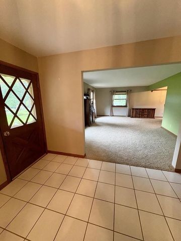 W275 N4880 S Courtland Circle, Pewaukee, WI 53072