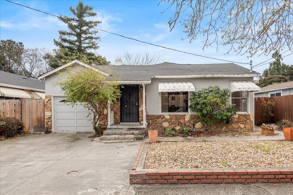 Image 1 of property listing at 467 Center Street, Redwood City, CA 94061