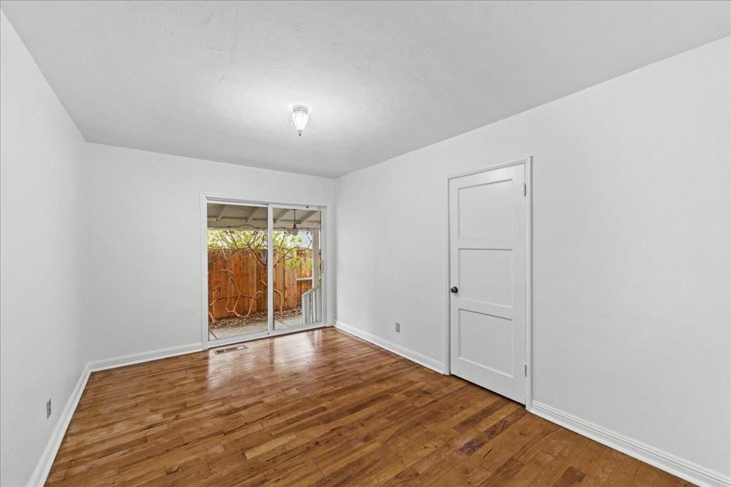 Image 12 of property listing at 467 Center Street, Redwood City, CA 94061