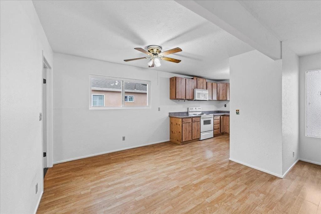 Image 14 of property listing at 467 Center Street, Redwood City, CA 94061