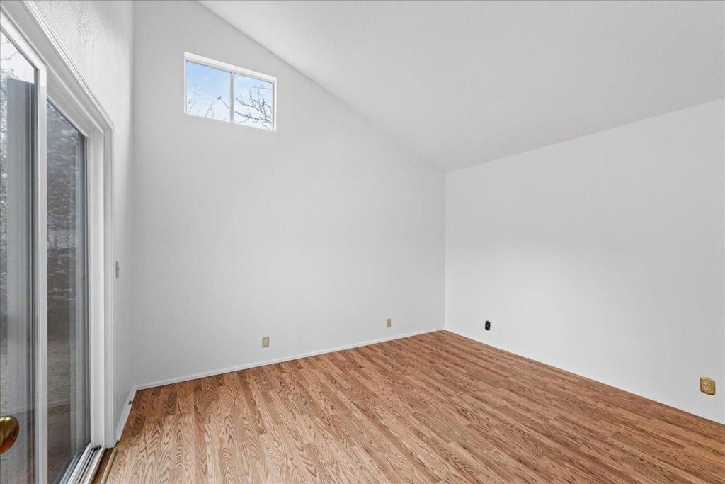 Image 19 of property listing at 467 Center Street, Redwood City, CA 94061