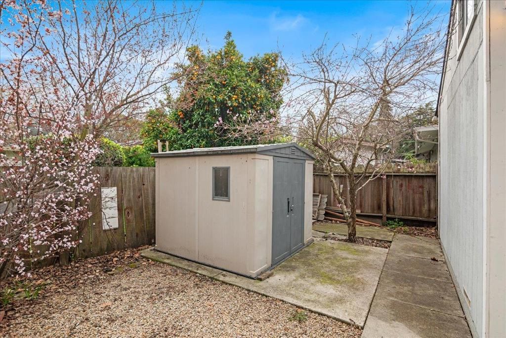 Image 26 of property listing at 467 Center Street, Redwood City, CA 94061