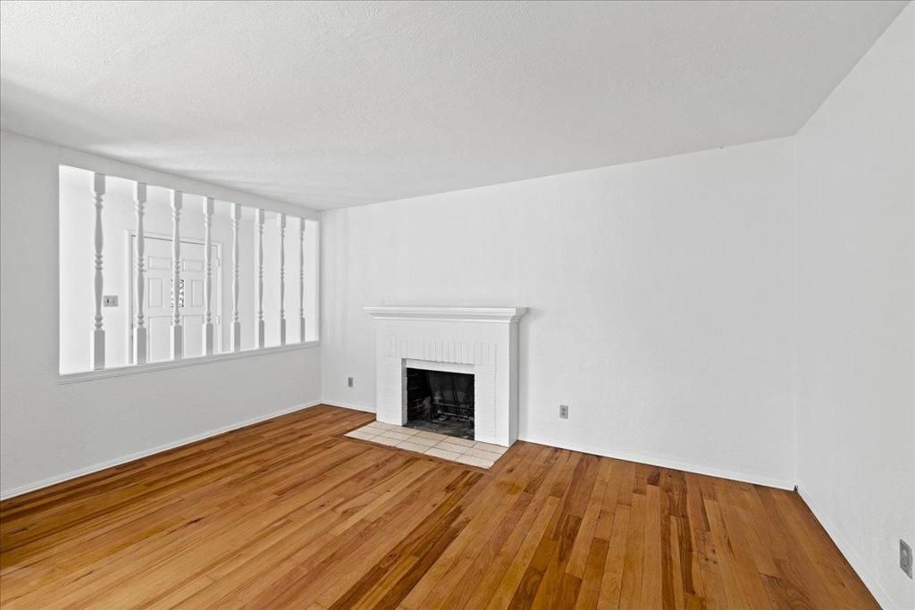 Image 5 of property listing at 467 Center Street, Redwood City, CA 94061