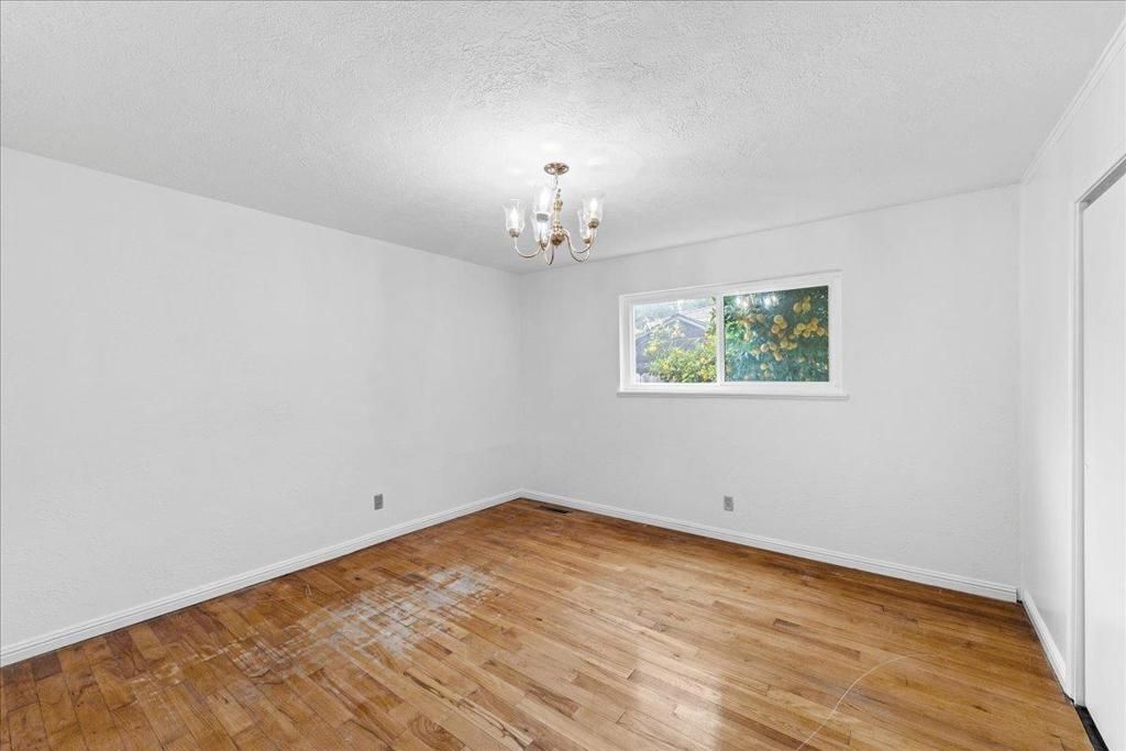 Image 8 of property listing at 467 Center Street, Redwood City, CA 94061