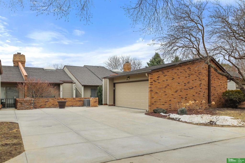 919 S 112th Plaza, Omaha, NE 68154