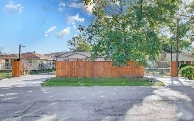 9414 Lanewood Drive, Houston, TX 77016