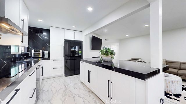 4632 Park Granada 93, Calabasas, CA 91302