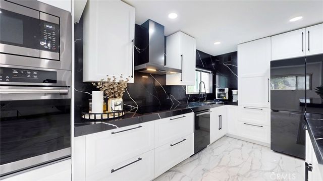 4632 Park Granada 93, Calabasas, CA 91302