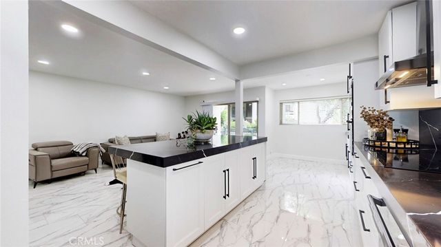 4632 Park Granada 93, Calabasas, CA 91302