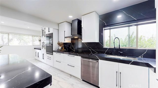 4632 Park Granada 93, Calabasas, CA 91302