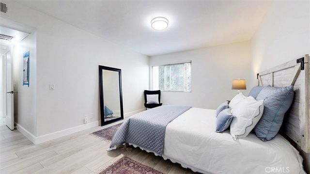 4632 Park Granada 93, Calabasas, CA 91302